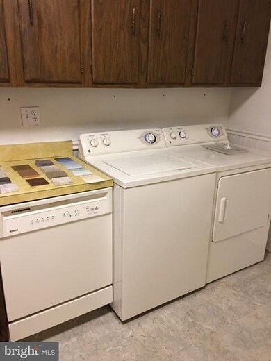 9719 Kings Crown Ct unit 101, Fairfax, VA 22031 - photo 6