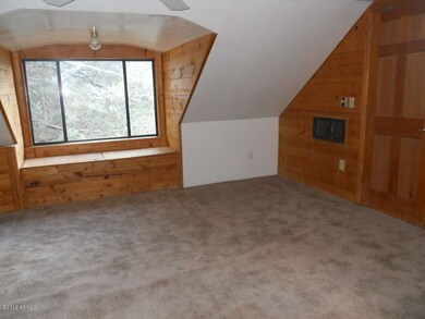 Upstairs bedroom with view deck