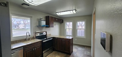 922 University Ave W, Minot, ND 58703 - photo 4