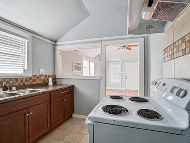 864 Ringold St, Houston, TX 77088 - photo 7