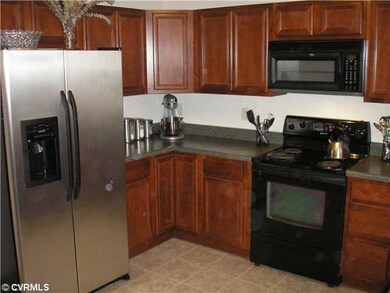 Kitchen - Kitchen great for any cook offers lots o