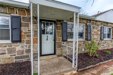 808 Hickory Ln, Easton, PA 18045 - photo 2