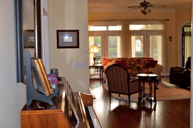Living:Den:Foyer