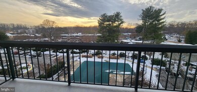 Chelsea Towers unit 415, Bethesda, MD 20817 - photo 3