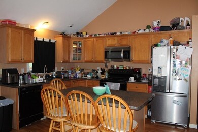 21 Lakeview Ave, Dudley, MA 01571 - photo 5