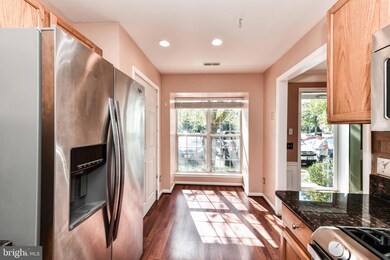 21827 Baldwin Square, Sterling, VA 20164 - photo 4