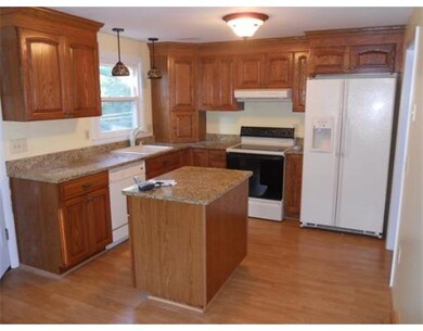 21 Bumble Bee Cir, Shrewsbury, MA 01545 - photo 2