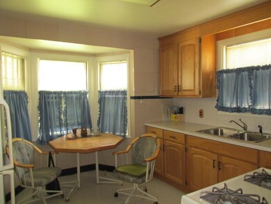 Eat-in Kitchen