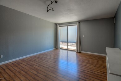 7 Living Room photo a