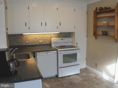 1702 Summit Ave, Halethorpe, MD 21227 - photo 5