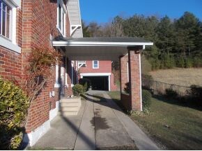 carport on side of house