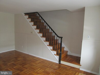 6815 Clover Ln, Upper Darby, PA 19082 - photo 4