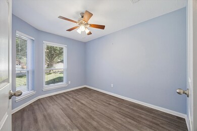 3438 N Peach Hollow Cir, Pearland, TX 77584 - photo 6