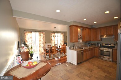 1183 Fetterbush Cir, Sykesville, MD 21784 - photo 5