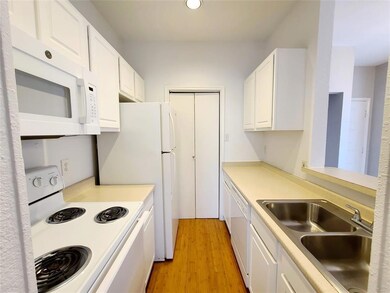 2002 N Fitzhugh Ave unit 3, Dallas, TX 75204 - photo 6