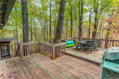 TONS of open deck space to enjoy your treehouse wh