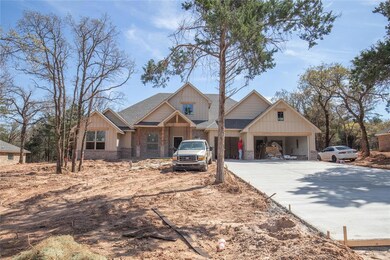 Craftsman house with a garage