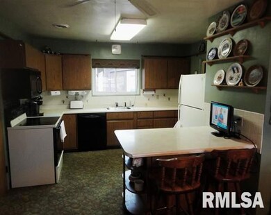 1819 W Kimberly Rd, Davenport, IA 52806 - photo 4