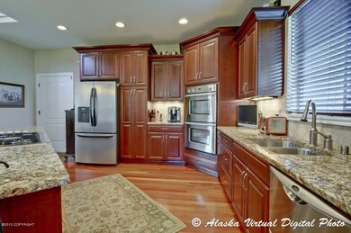 Double Fisher Paykel oven, crown molding