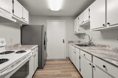 11 Silver Hill Ln unit 11, Natick, MA 01760 - photo 2