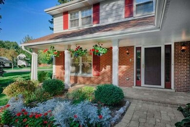 202 E Farnham Ln, Wheaton, IL 60189 - photo 2