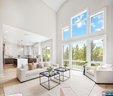 Floor-to-Ceiling Sun-drenched Windows