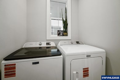 411 NW Crater Lake Dr, Dallas, OR 97338 - photo 7