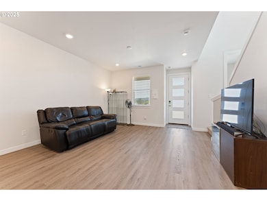 8229 SE Kinnaman St, Hillsboro, OR 97123 - photo 2