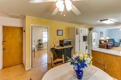 1111 Lindale Dr, Asheboro, NC 27205 - photo 3