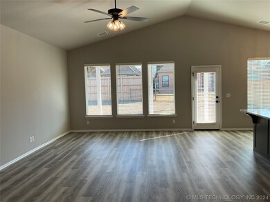 6611 S Yellowood Ave, Broken Arrow, OK 74011 - photo 4