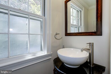 4330 Kentbury Dr, Bethesda, MD 20814 - photo 5