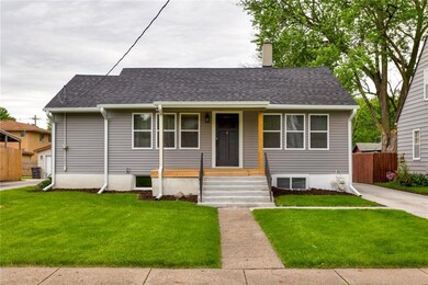 3014 48th Place, Des Moines, IA 50310 - photo 2