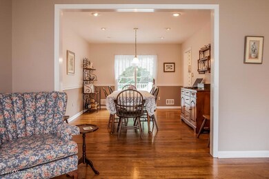 019-Dining_Room-1828502-small