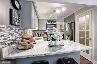 9963 Hemlock Woods Ln, Burke, VA 22015 - photo 2