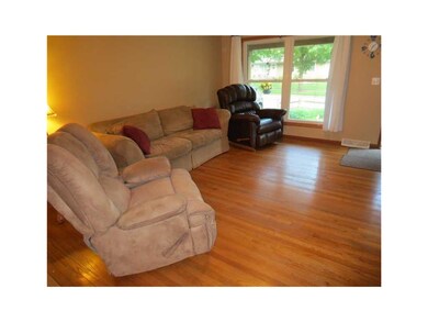 Living Room. Spacious living room with beautiful h