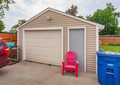 2208 Tichenor St, Des Moines, IA 50317 - photo 5