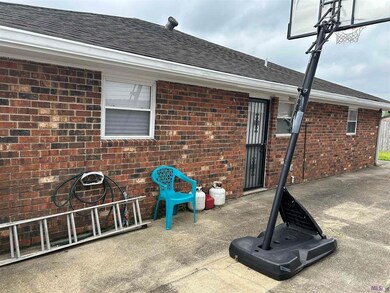 Side / laundry door