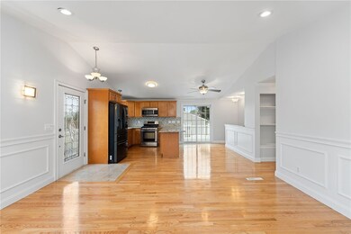 26 Carlton Ave, Warwick, RI 02889 - photo 4