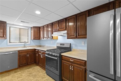 650 E Greenwich Ave unit 2-107, West Warwick, RI 02893 - photo 6