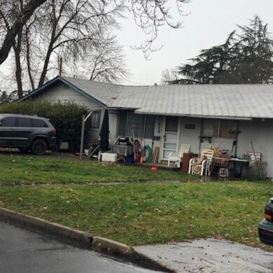 210-220 N Fifth St, Central Point, OR 97502 - photo 2