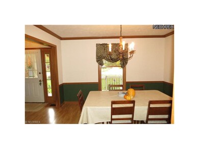 Formal Dining off Foyer with short distance to Kit