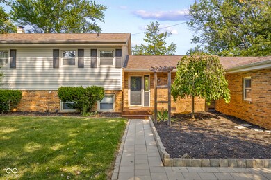 3736 W South Wood Lake Dr, Columbus, IN 47201 - photo 2