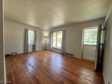 484 E 328th St, Willowick, OH 44095 - photo 5