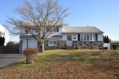515 Fisher Ln, Warminster, PA 18974 - photo 2