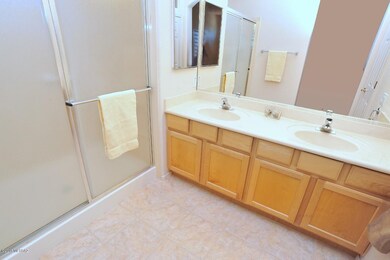 Master Bath W/Dbl Sink