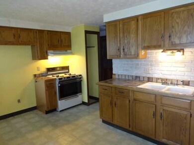 1414 Chesterton Square S, Columbus, OH 43229 - photo 4