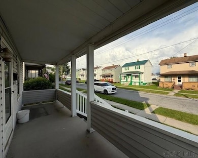 COVERED FRONT PORCH