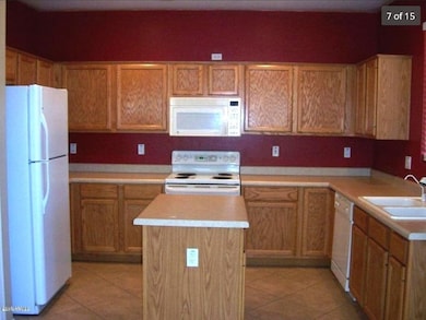 Kitchen - 0014 B - EM