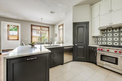 Kitchen with appliances with stainless steel fini