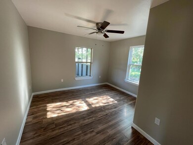 625 E Wardville St, Cleburne, TX 76031 - photo 3